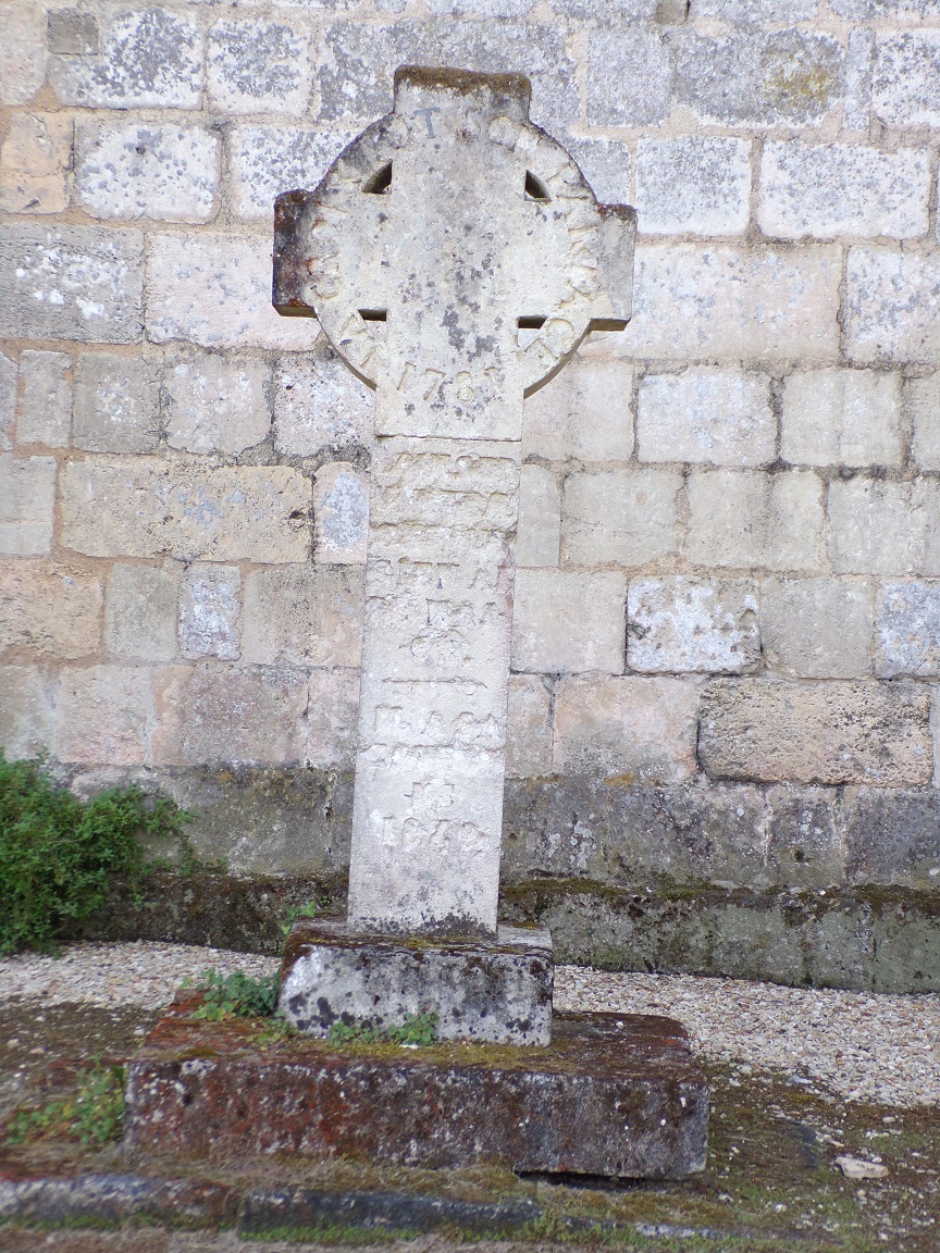 Bouteville - L'église Saint-Paul - La croix daté 1781 (8 septembre 2016)