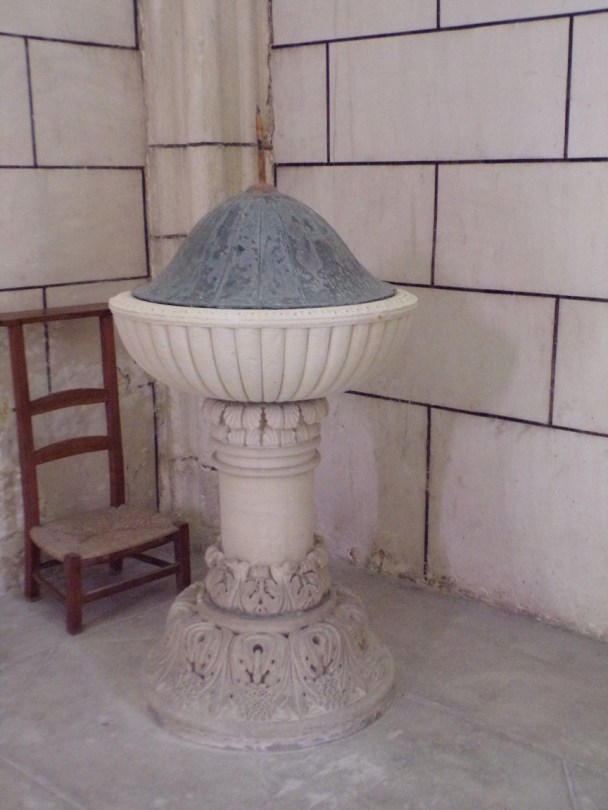Genté - L'église Saint-Médard - Fonts baptismaux (18 septembre 2016)
