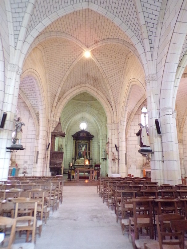 Genté - L'église Saint-Médard - Vue de l'entrée (18 septembre 2016)