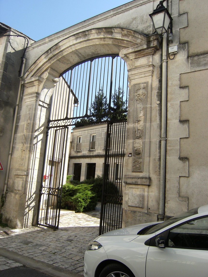 Chai (Chais de Vieillissement) dits Chais Godard, puis E. Foucaud, puis Salignac, actuellement Hennessy et Cie (21 août 2015)