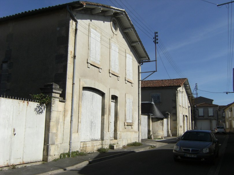 Chai de réserve Denis Henry Mounié, actuellement Rémy Martin - 8 rue de Constantine (20 août 2015)