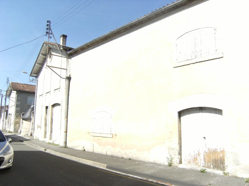 Chai de réserve Denis Henry Mounié, actuellement Rémy Martin - 8 rue de Constantine (20 août 2015)