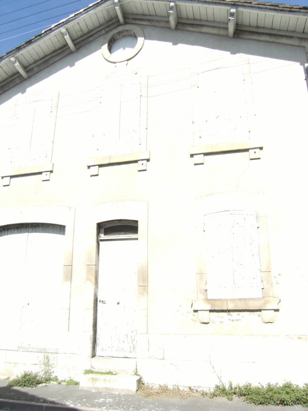 Chai de réserve Denis Henry Mounié, actuellement Rémy Martin - 8 rue de Constantine (20 août 2015)