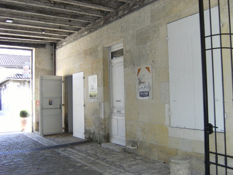 Distillerie Planat, puis veuve Planat et Cie, puis Planat et Cie, puis de Grandseignes Pionneau et Cie, puis Pionneau J. et Cie, actuellement Camus (3 septembre 2015)