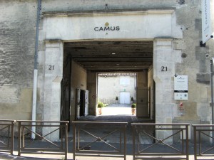 Distillerie Planat, puis veuve Planat et Cie, puis Planat et Cie, puis de Grandseignes Pionneau et Cie, puis Pionneau J. et Cie, actuellement Camus (3 septembre 2015)