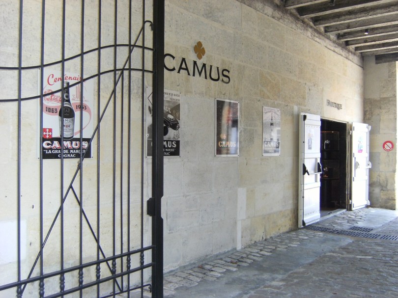 Distillerie Planat, puis veuve Planat et Cie, puis Planat et Cie, puis de Grandseignes Pionneau et Cie, puis Pionneau J. et Cie, actuellement Camus (3 septembre 2015)