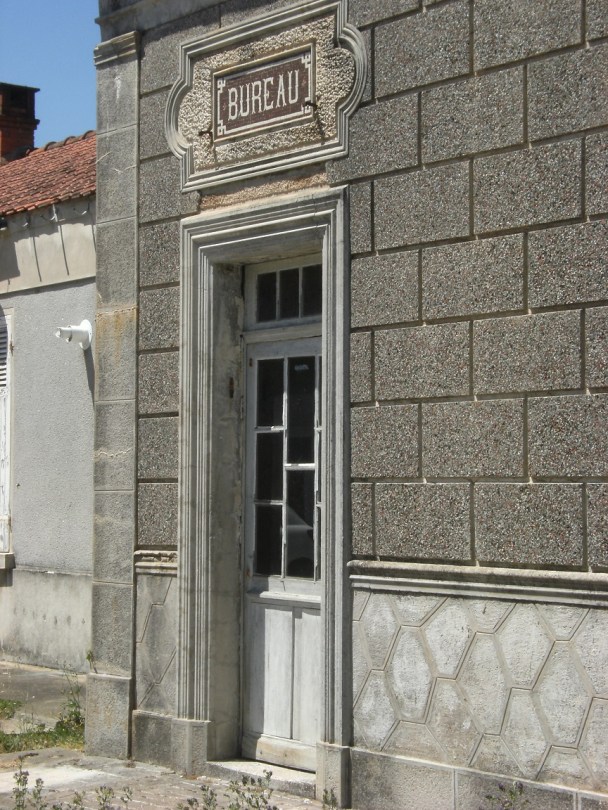 Édifice commercial d’entrepreneur, av. Maréchal Leclerc (23 juillet 2015)