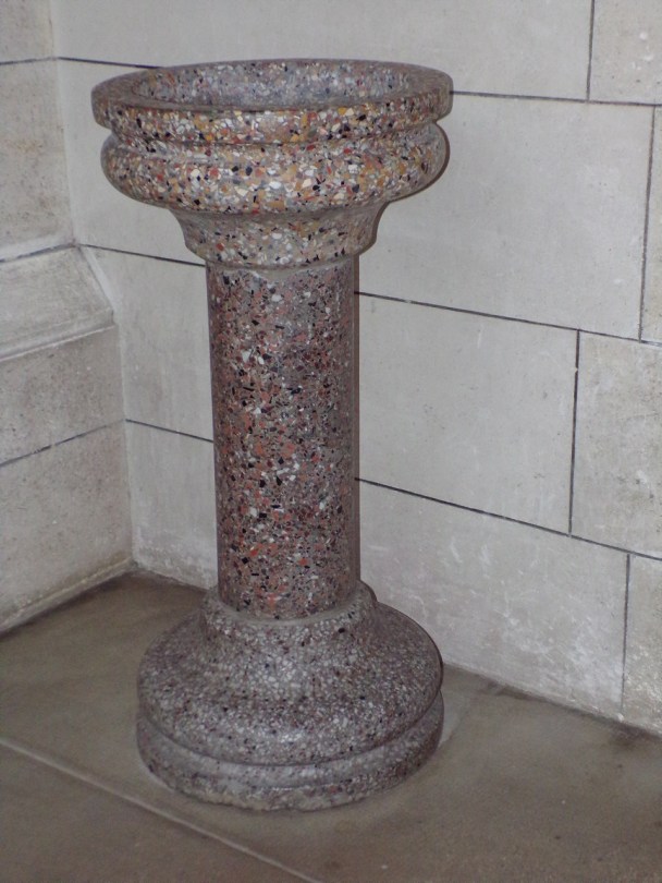 Eglise Saint Antoine - Un bénitier (28 janvier 2017)