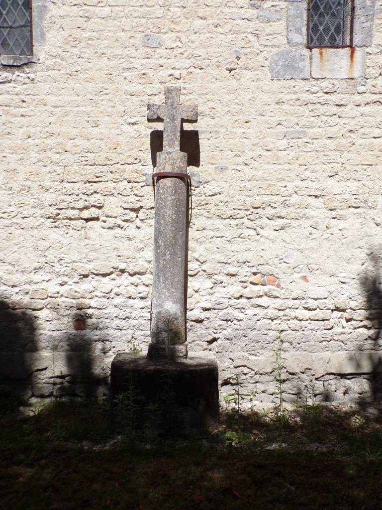 Saint-Fort sur le Né - L'église Saint-Fortunat - La croix (22 août 2016)