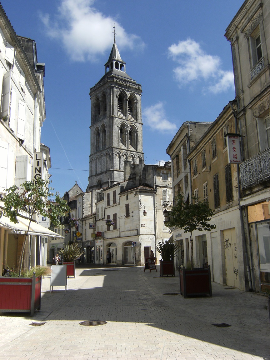 rue Aristide Briand - L'église Saint Léger (27 mars 2015)