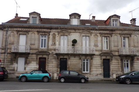 Ensemble de trois maisons construites en série, 2 à 6, rue de la Pallue (9 mars 2017)