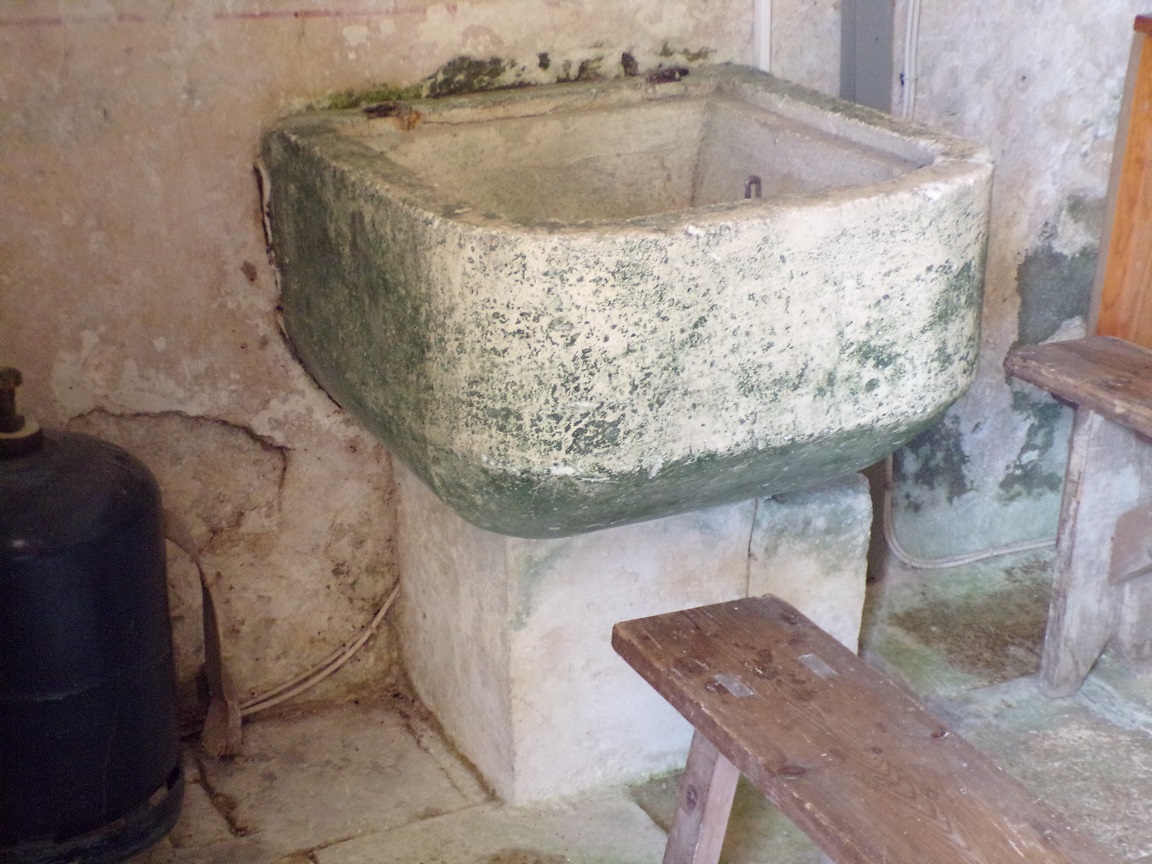 Graves-Saint-Amant - L'église Saint-Martin - Fonts Baptismaux (18 août 2016)