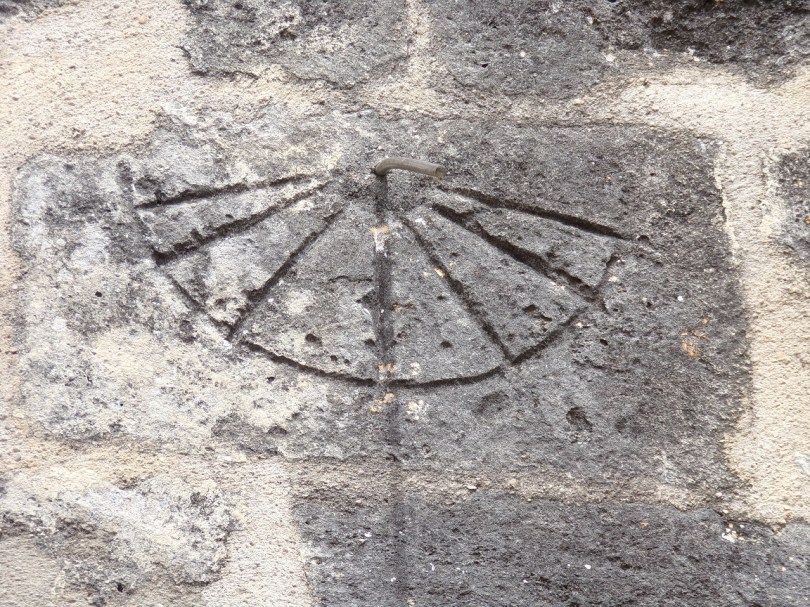 Mesnac - Le cadran solaire sur l'église Saint-Pierre (4 septembre 2016)