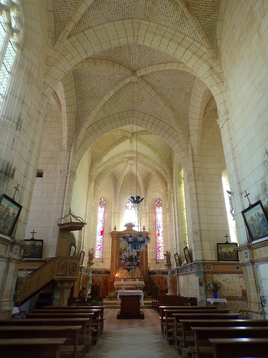 Lonzac - L'église Notre-Dame - Vue de l'entrée (8 juillet 2018)
