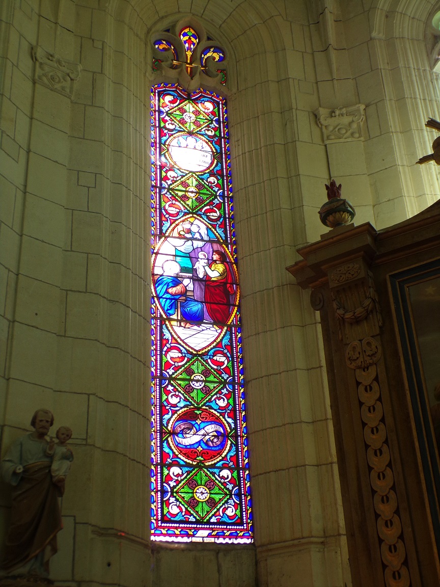 Lonzac - L'église Notre-Dame - Un vitrail (8 juillet 2018)