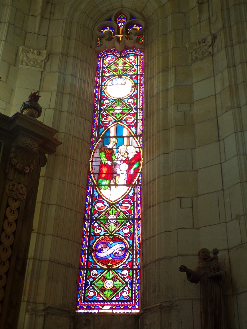 Lonzac - L'église Notre-Dame - Un vitrail (8 juillet 2018)