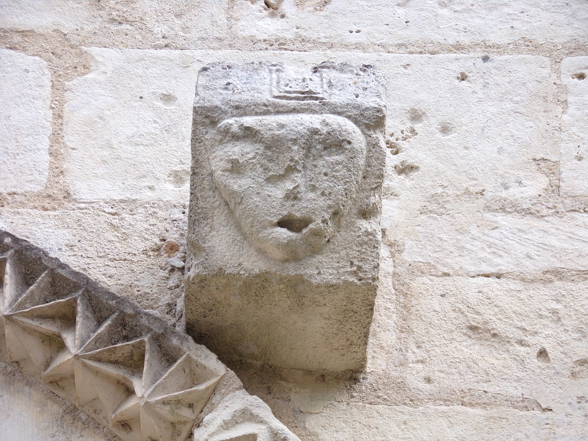 Louzac - L'église Saint-Martin - Un modillon (18 septembre 2016)