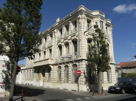 Maison, banque, rue Victor Hugo (14 juillet 2015)