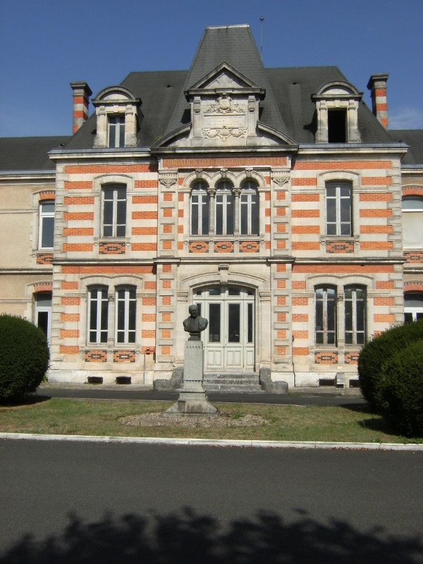 Orphelinat dit Fondation Édouard et Gabriel Martell, rue de l'Hôpital (12 août 2015)