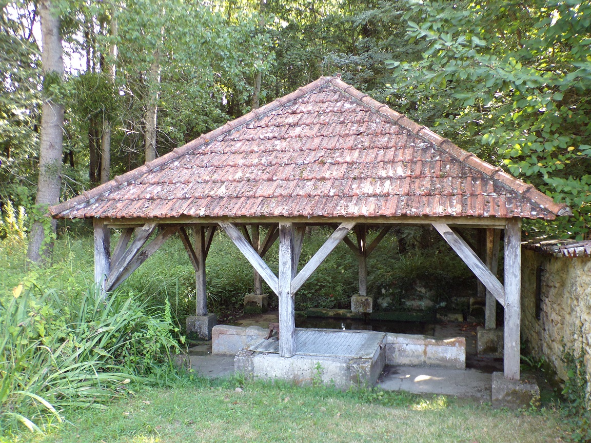 Louzac-Saint-André - Le lavoir 'L'église' (12 septembre 2016)