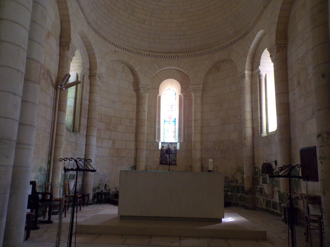 Saint-Même-les-Carrières - L'église Saint-Maxime - L'autel (8 septembre 2016)