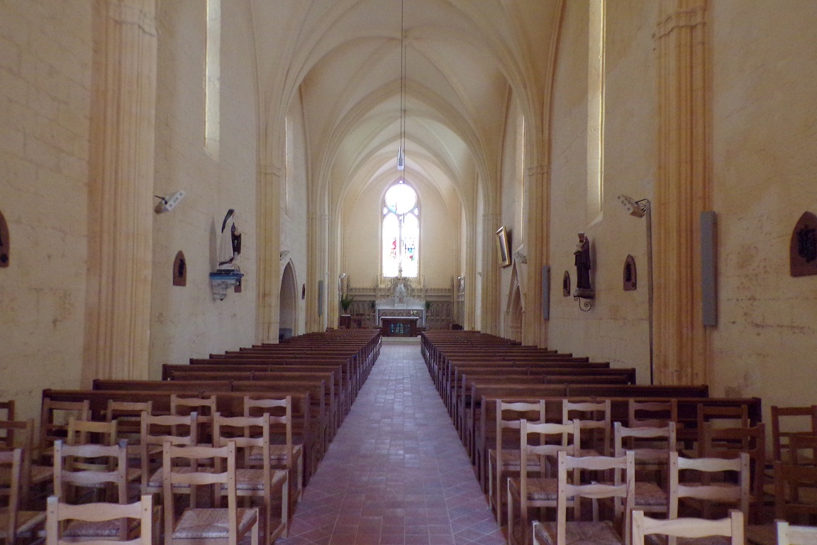 Salles d'Angles - L'église Saint-Maurice - Vue de l'entrée (3 avril 2017)