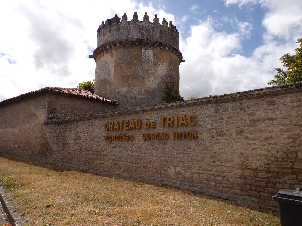 Triac-Lautrait - Le château de Triac (18 août 2016)