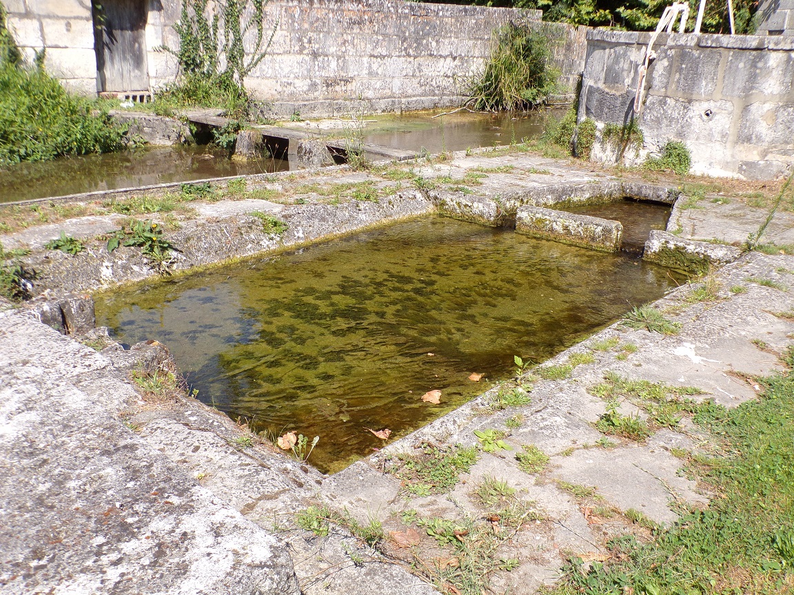 Triac-Lautrait - Le lavoir de Triac (8 septembre 2016)