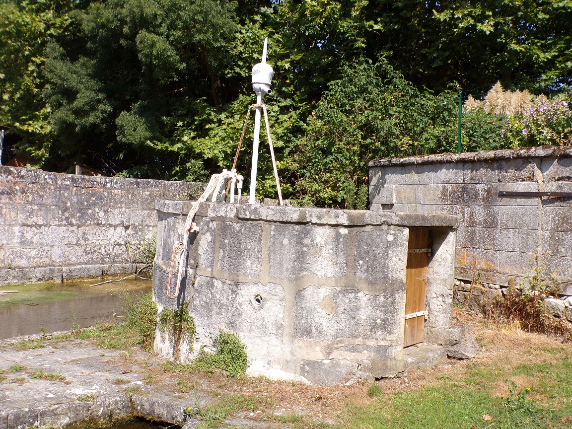 Triac-Lautrait - Le lavoir de Triac (8 septembre 2016)