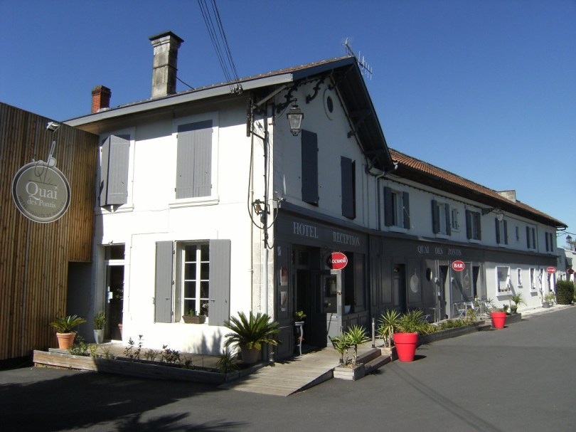 Verrerie Claude Boucher, puis Société des verreries de Cognac et de Carmaux, puis Saint-Gobain emballage, actuellement Cognac Otard et Ets Jouinot (28 septembre 2015)