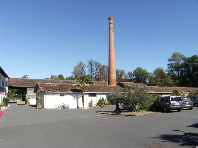 Verrerie Claude Boucher, puis Société des verreries de Cognac et de Carmaux, puis Saint-Gobain emballage, actuellement Cognac Otard et Ets Jouinot (28 septembre 2015)