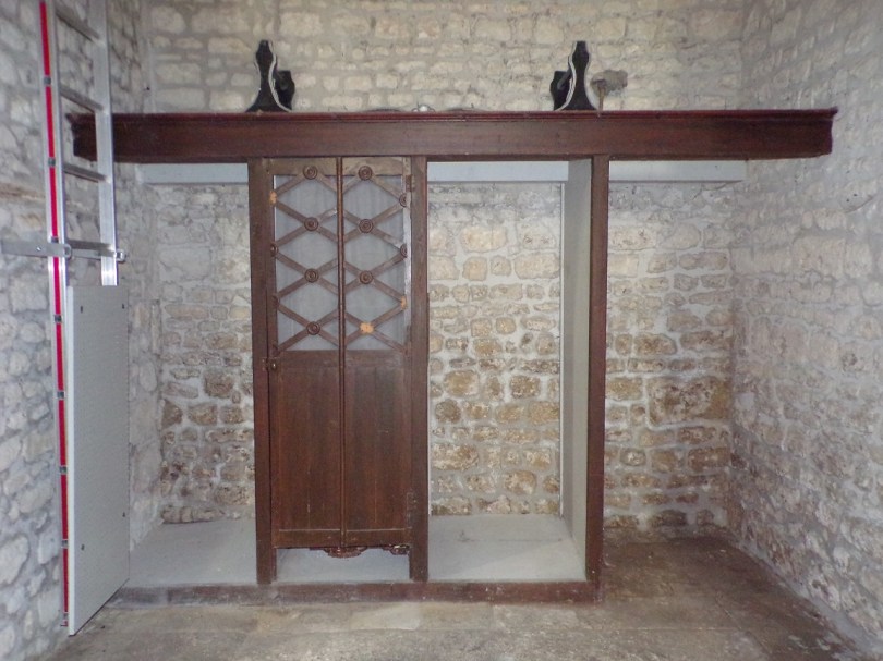 Dompierre-sur Charente - L'église Saint-Blaise - Le confessionnal (21 août 2019)