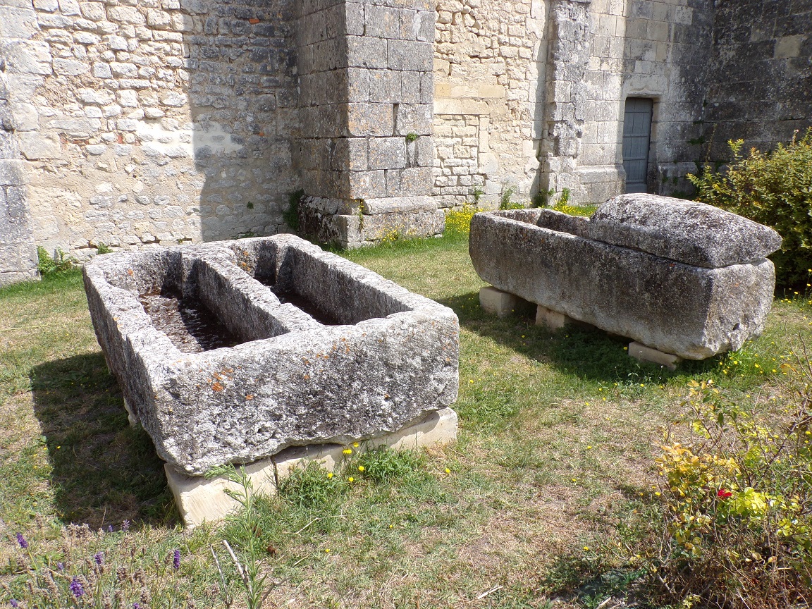 Pérignac - L'église Saint-Pierre - Les sarcophages (21 août 2019)