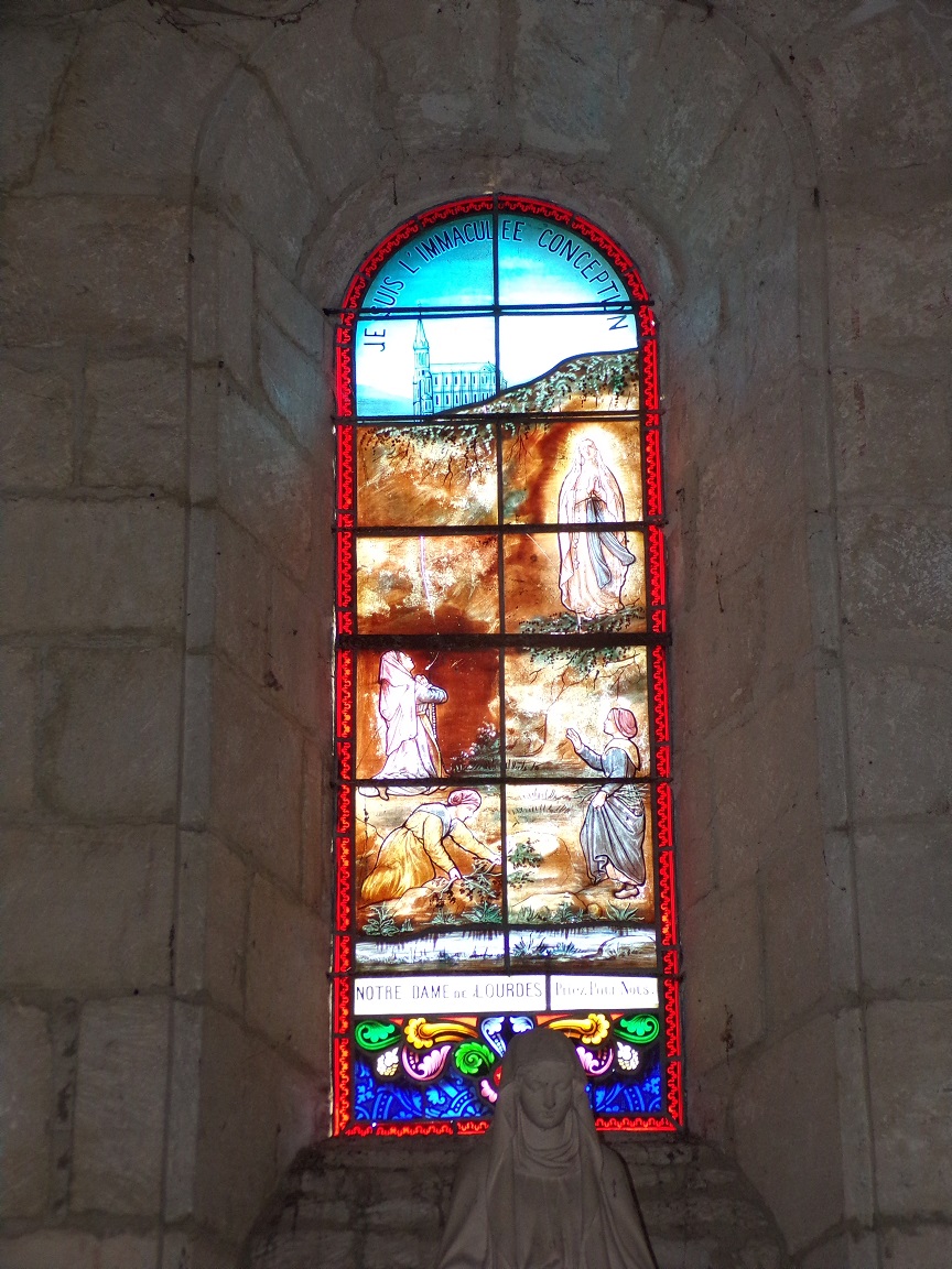 Thors - L’église Sainte-Madeleine - Le vitrail 'Notre Dame de Lourdes' (19 août 2019)