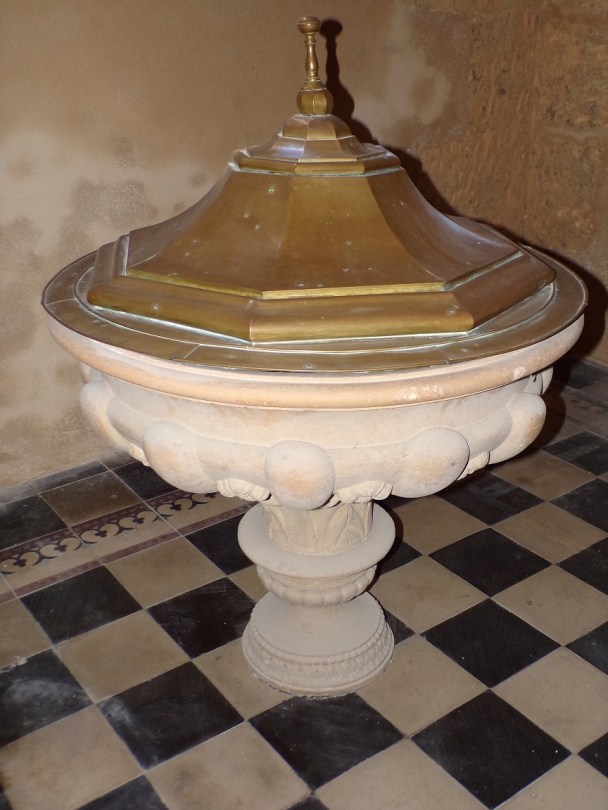 Angeac-Champagne - L'Eglise Saint-Vivien - Fonts Baptismaux (13 mai 2019)