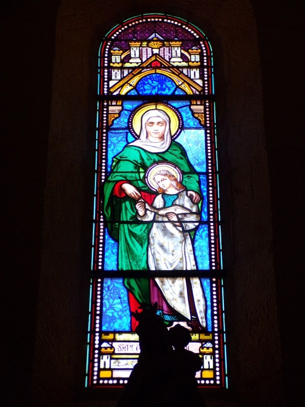 Angeac-Champagne - L'Eglise Saint-Vivien - Le vitrail 'Saint Anne' (13 mai 2019)