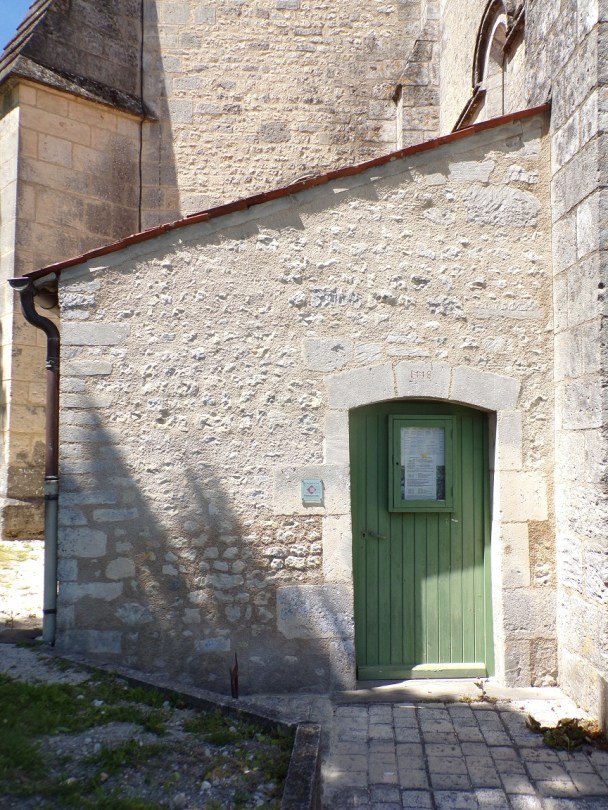 Angeac-Champagne – L'église Saint-Vivien - Date '1778' au-dessus d'une porte (13 mai 2019)