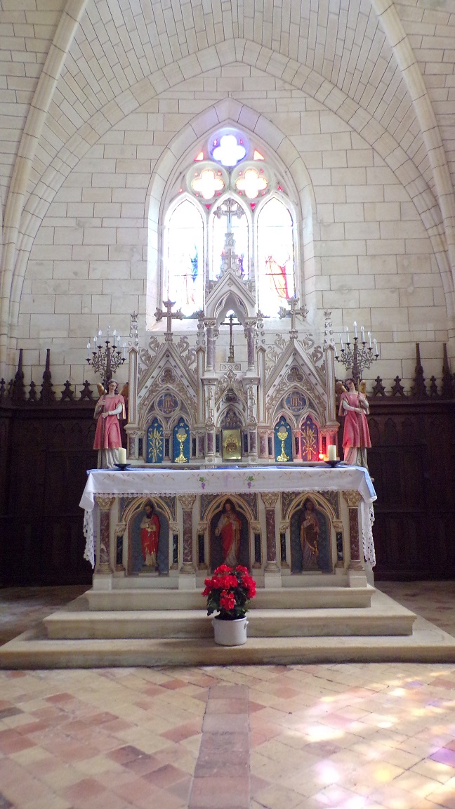 Angeac-Charente - L'église Saint-Pierre - L'autel (5 mai 2018)