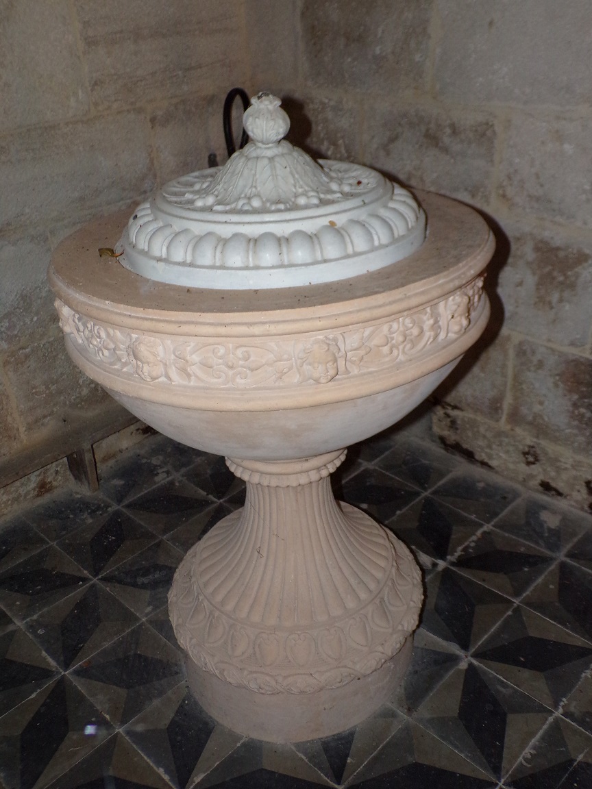 Ballans - L'église Saint-Jacques - Fonts Baptismaux (20 août 2018)