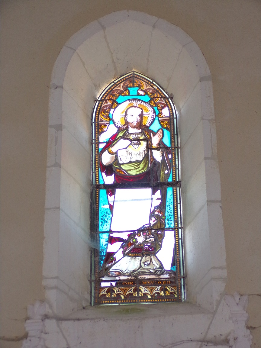 Ballans - L'église Saint-Jacques - Le vitrail 'Sacré-Cœur-de-Jésus' (20 août 2018)
