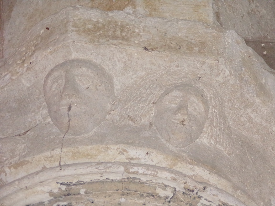 Ballans - L'église Saint-Jacques - Un modillon (20 août 2018)