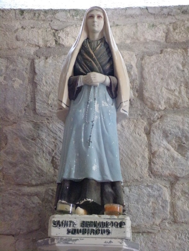 Bonneuil - L'église Saint-Pierre - Sainte Bernadette Soubirous (16 juillet 2020)