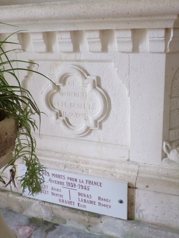 Bonneuil - L'église Saint-Pierre - 'Ce monument a été bénit le 11 septembre 1921' (16 juillet 2020)