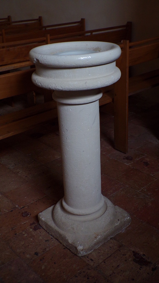 Boutiers - L'église Saint-Antoine - Le bénitier (23 avril 2018)