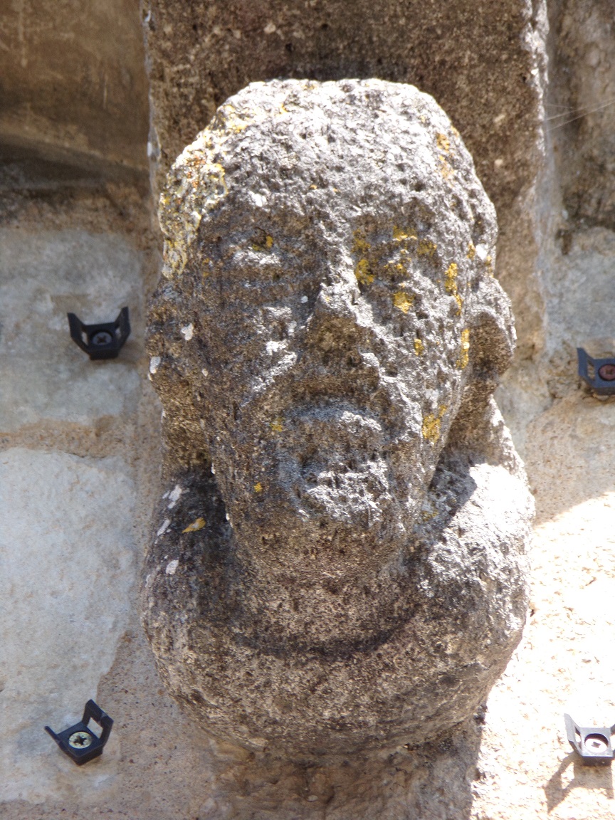 Brie-sous-Matha - L'église Saint-Pierre - Modillon figuratif (3 juillet 2019)