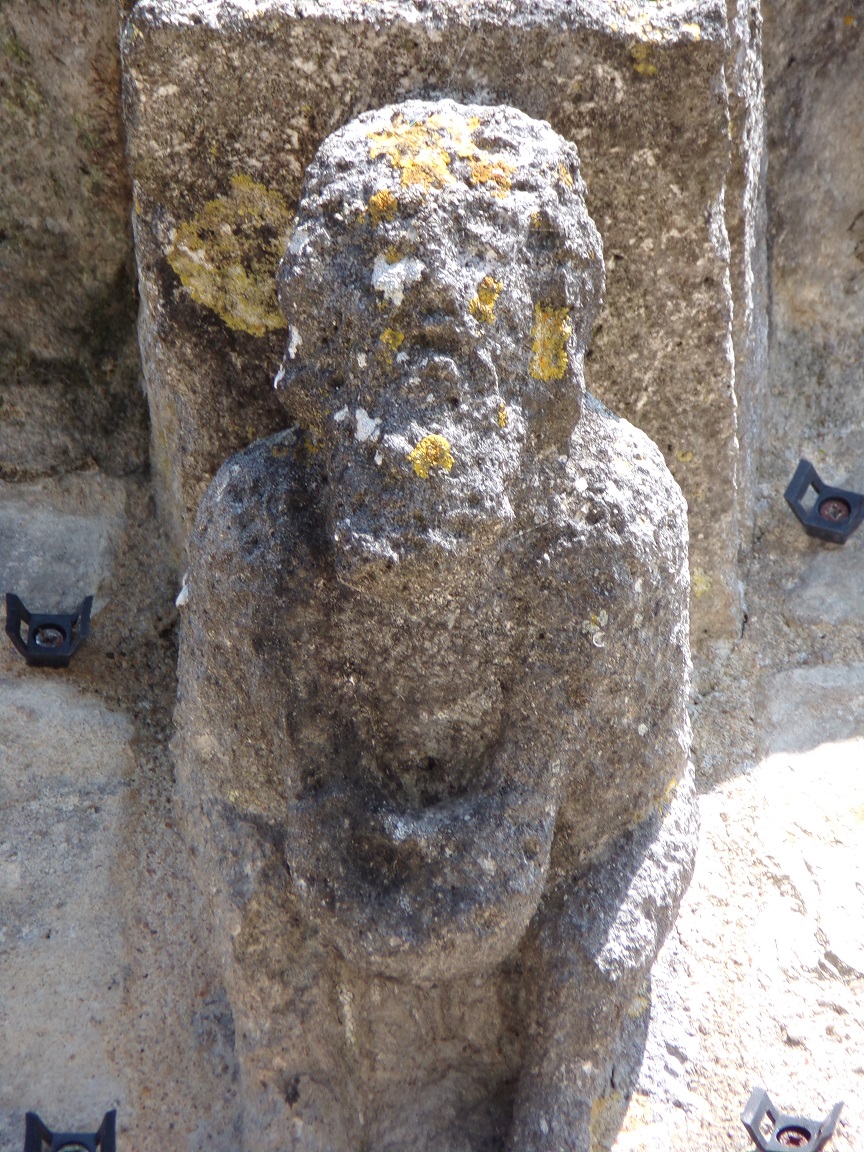 Brie-sous-Matha - L'église Saint-Pierre - Modillon figuratif (3 juillet 2019)