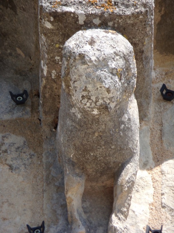 Brie-sous-Matha - L'église Saint-Pierre - Modillon figuratif (3 juillet 2019)