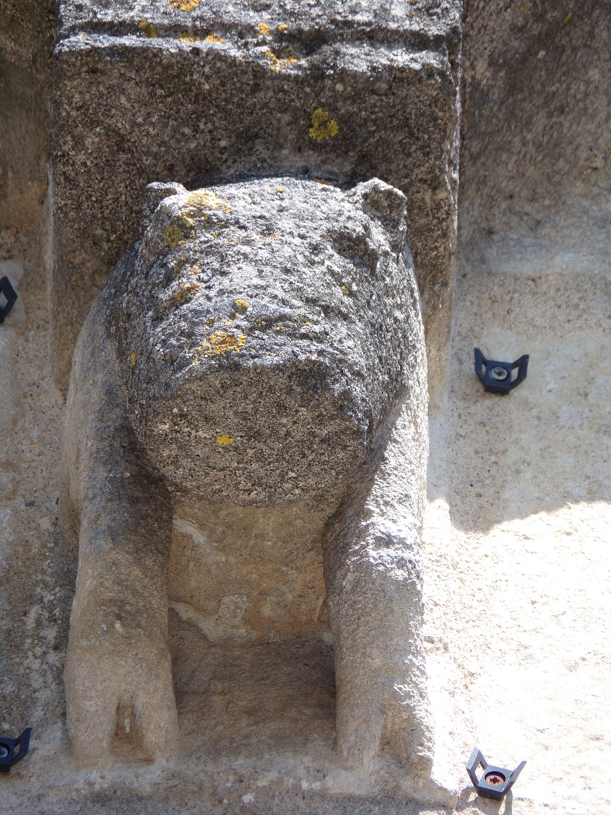 Brie-sous-Matha - L'église Saint-Pierre - Modillon figuratif (3 juillet 2019)