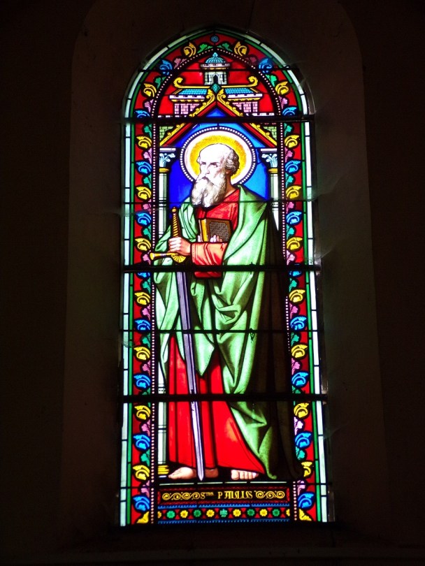 Brives sur Charente - L'église Saint-Etienne - Le vitrail 'Saint Paul' (27 juin 2018)