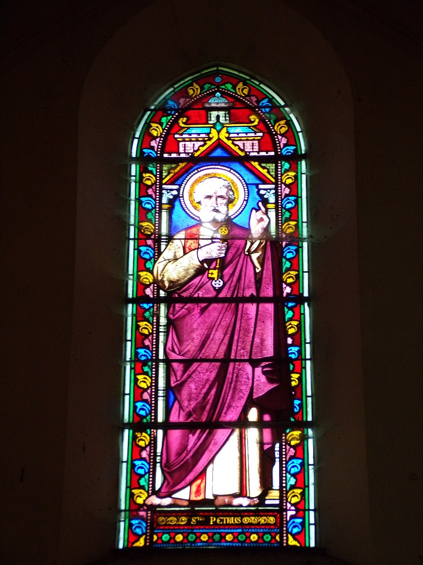 Brives sur Charente - L'église Saint-Etienne - Le vitrail 'Saint Pierre' (27 juin 2018)